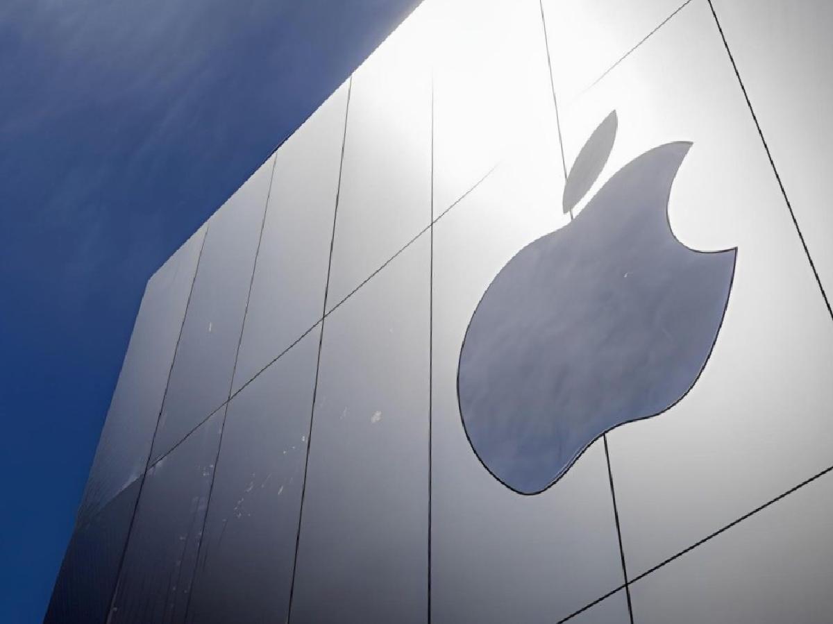 Apple önümüzdeki 4 yıl içinde ABD’ye 500 milyar dolar yatırım yapacak