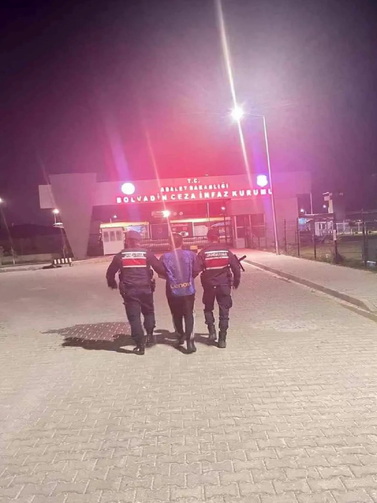 Aranan Şahıs Jandarma Tarafından Yakalandı