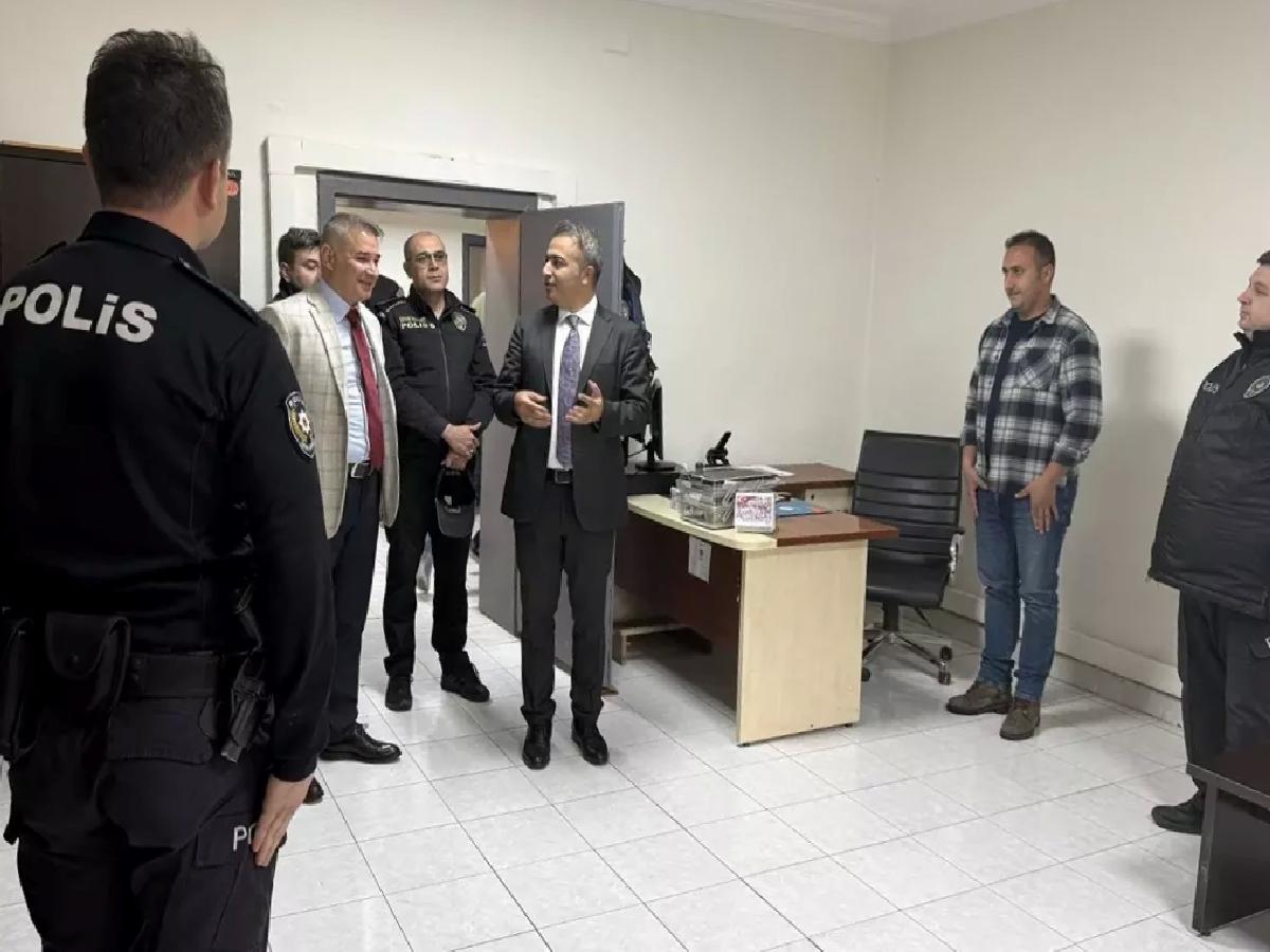 Ardahan polisi POLHANE projesi ile bir yılda 10 bin haneyi ziyaret etti