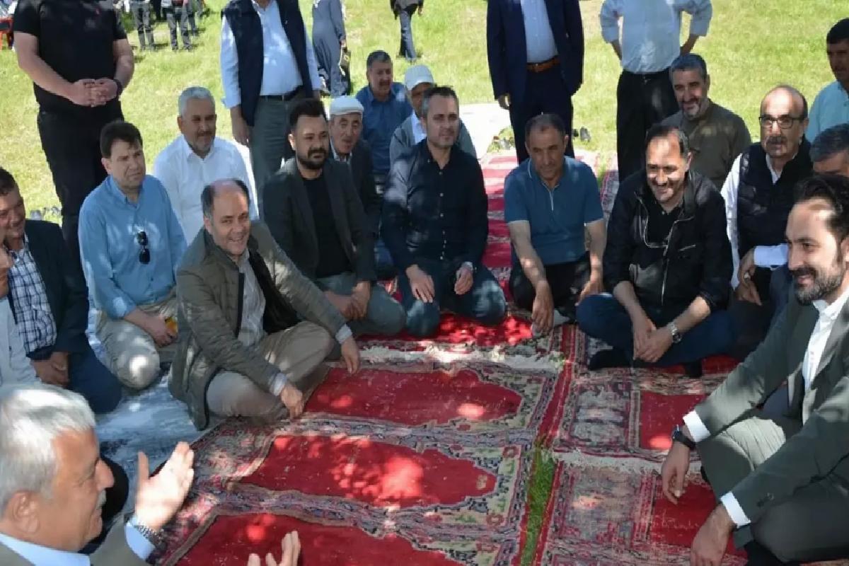 Arınç’tan Demirci’de Hayır Yemeği