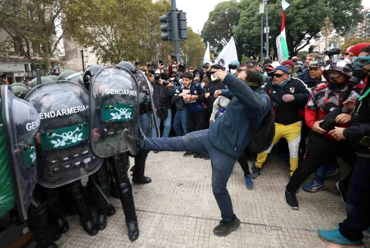 Arjantin’de Emekli Maaşları İçin Protesto