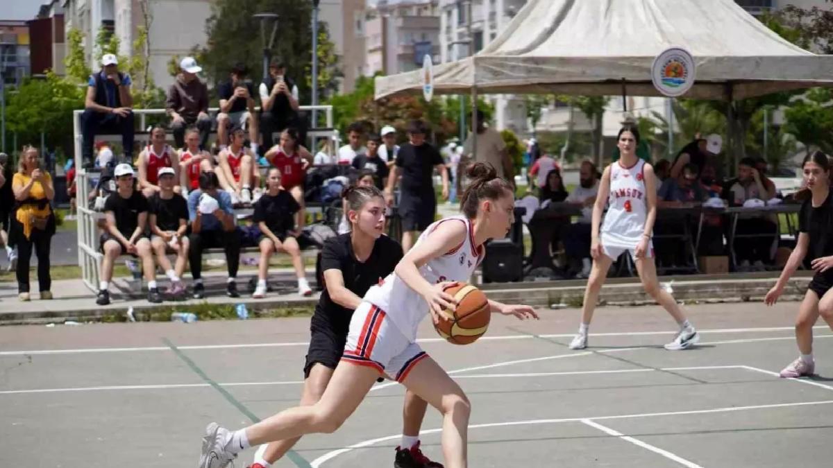 Atakum Belediyesi 19 Mayıs Bayramı’nı Spor Turnuvalarıyla Kutladı