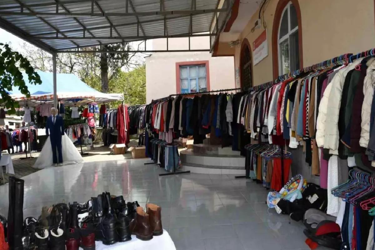 Atakum Belediyesi’nin Gezici Mağazası İhtiyaç Sahiplerine Destek Oluyor
