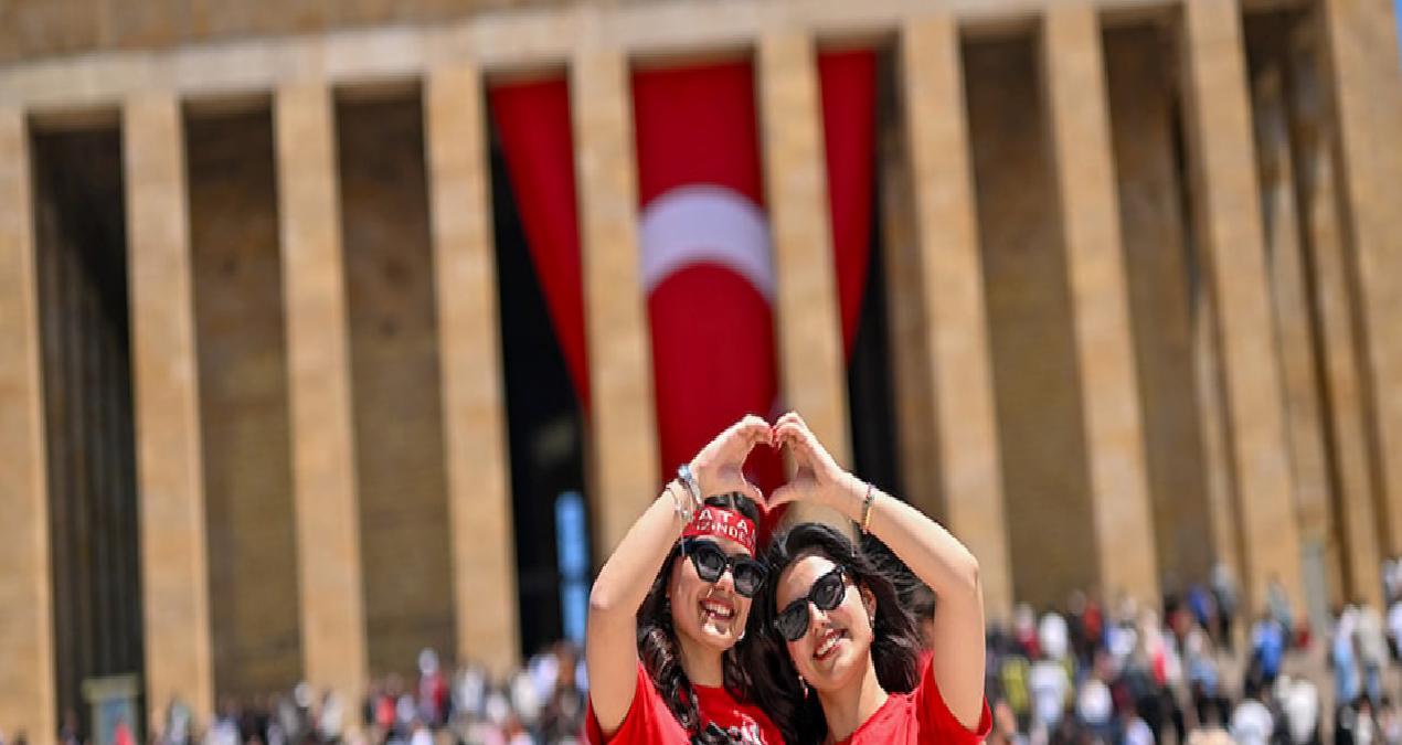 Atatürk gençliği emanete sahip çıktı