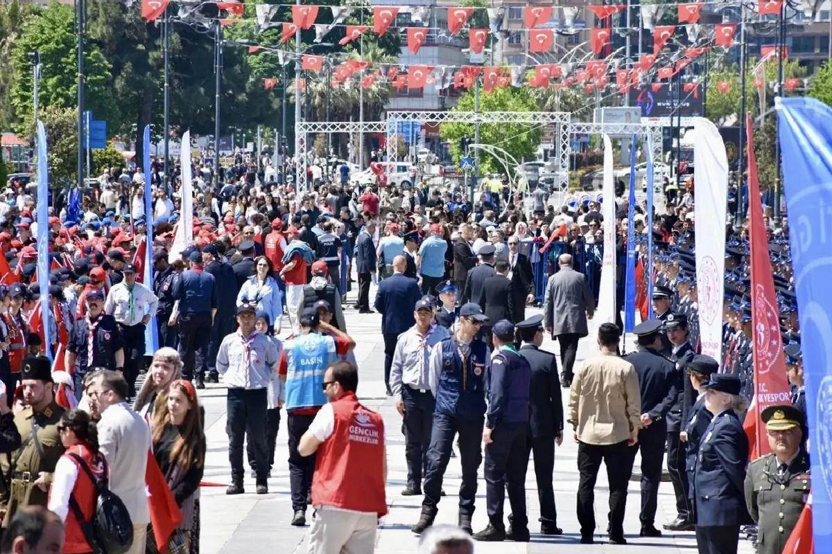 Atatürk’ü temsil eden bayrak Samsun’da karaya çıkarıldı (2)