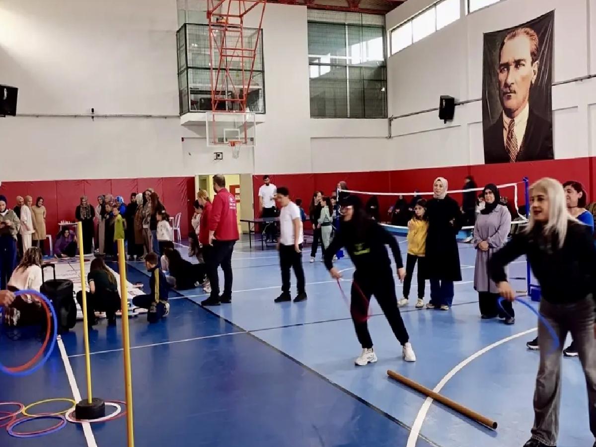 Ayancık’ta Anneler Günü etkinliği düzenlendi