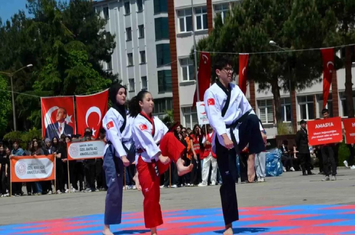 Bafra’da Coşkulu 19 Mayıs Kutlaması