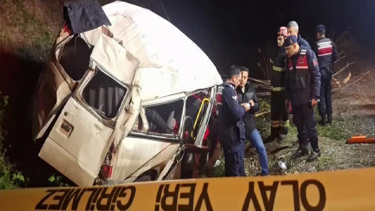 Bafra’da Minibüs Devrildi: 1 Ölü, 4 Yaralı