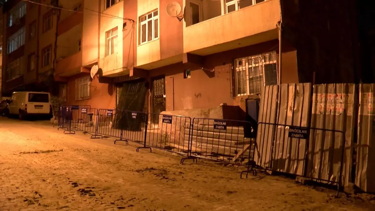 Bağcılar’da Toprak Kayması: Bina Boşaltıldı