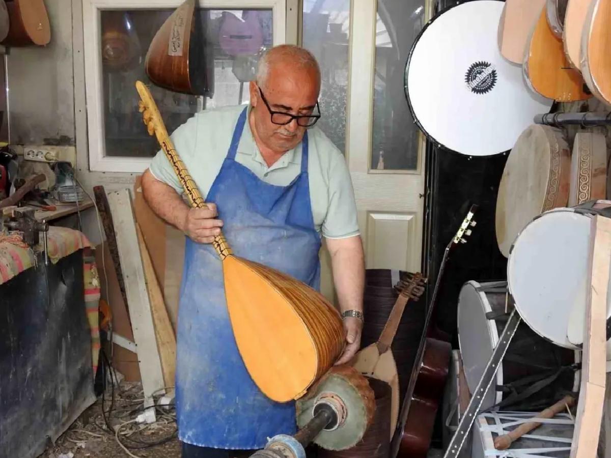 Bağlama Ustası Çalamıyor