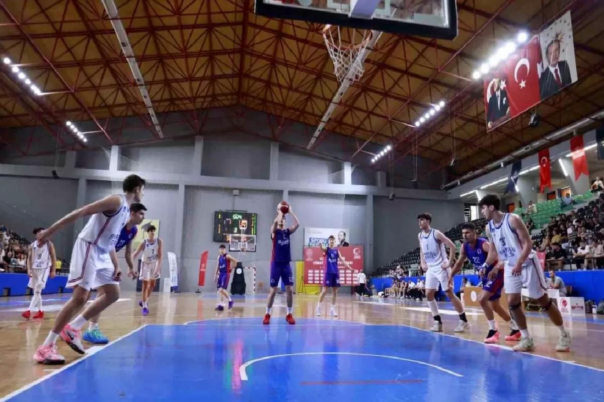 Bahçeşehir Koleji U-16 Türkiye Şampiyonu