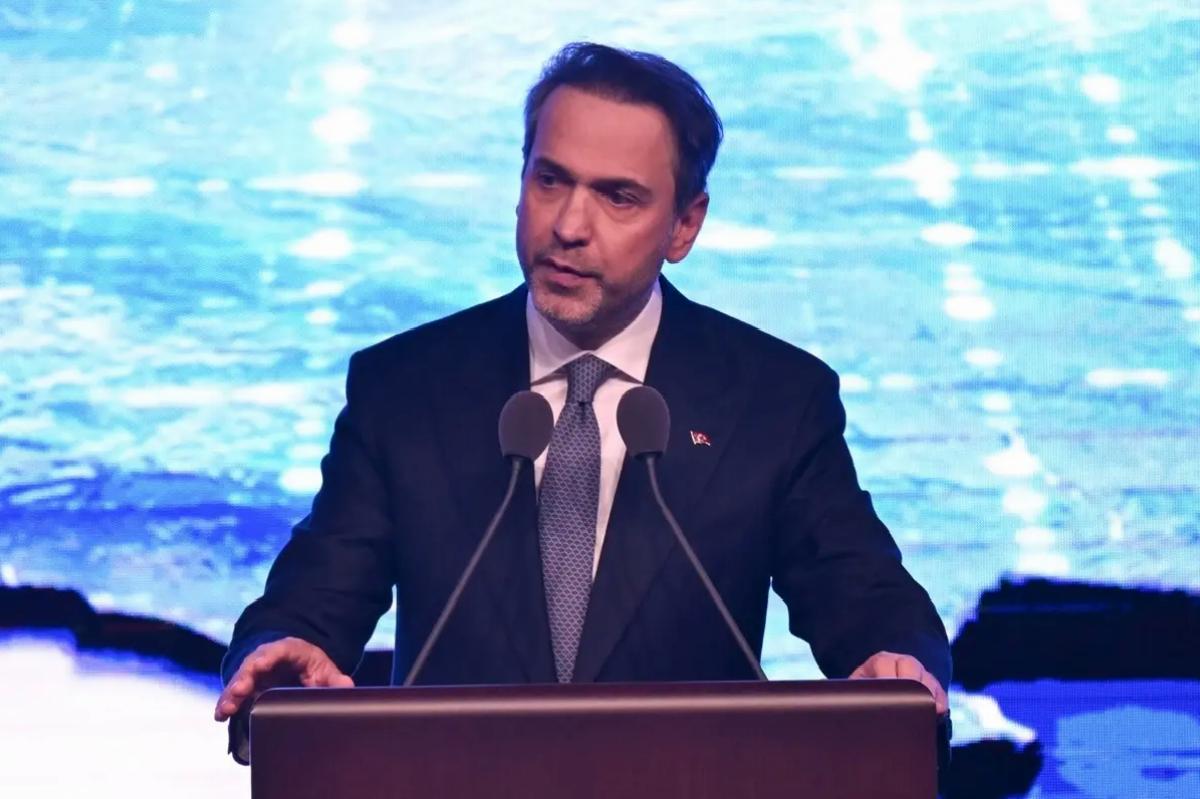 Bakan Bayraktar, 2024’te rüzgar ve güneşte rekor kapasitenin devreye alındığını bildirdi Açıklaması