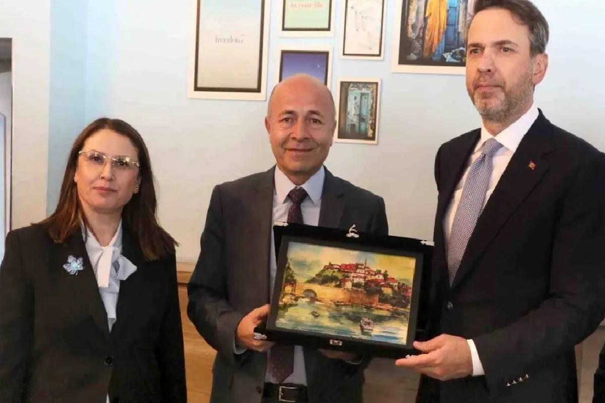 Bakan Bayraktar Amasra’da Belediye Başkanı Çakır’ı Ziyaret Etti