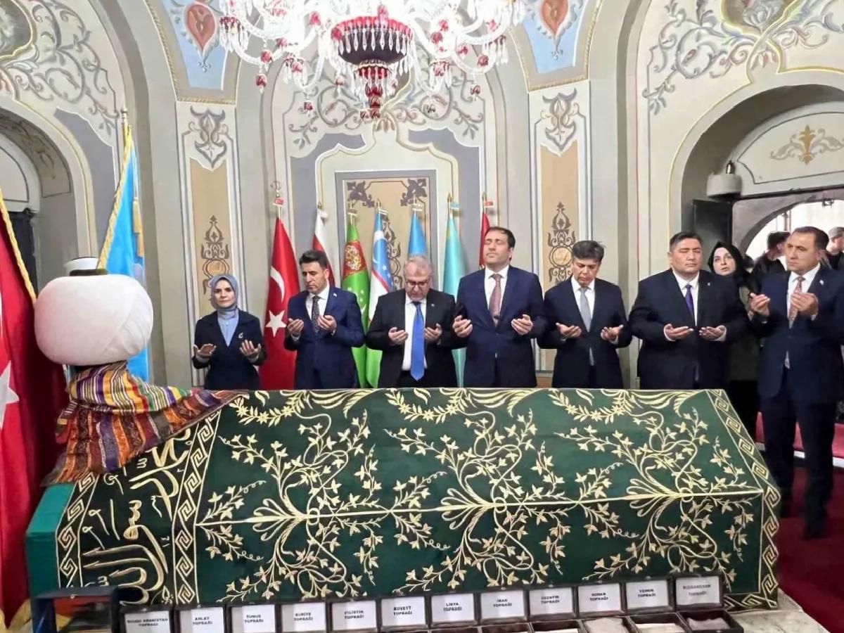 Bakan Göktaş, Ertuğrul Gazi Türbesi’ni ziyaret etti
