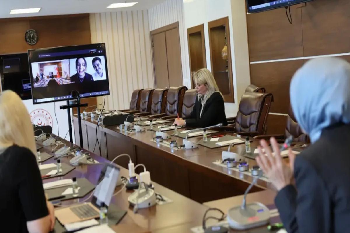 Bakan Göktaş, Öğrencilerle Görüştü
