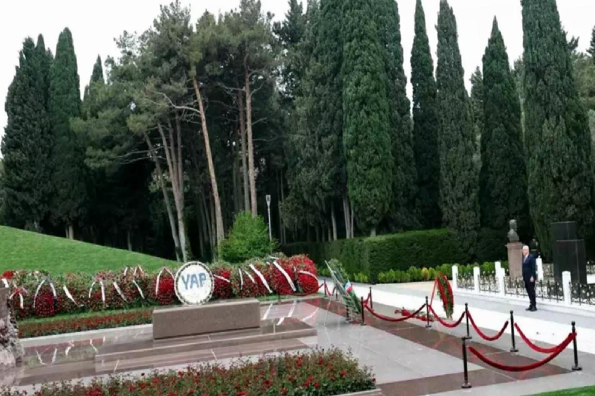 Bakan Güler, Bakü’de Haydar Aliyev’in mezarı ve Türk Şehitliği’ni ziyaret etti