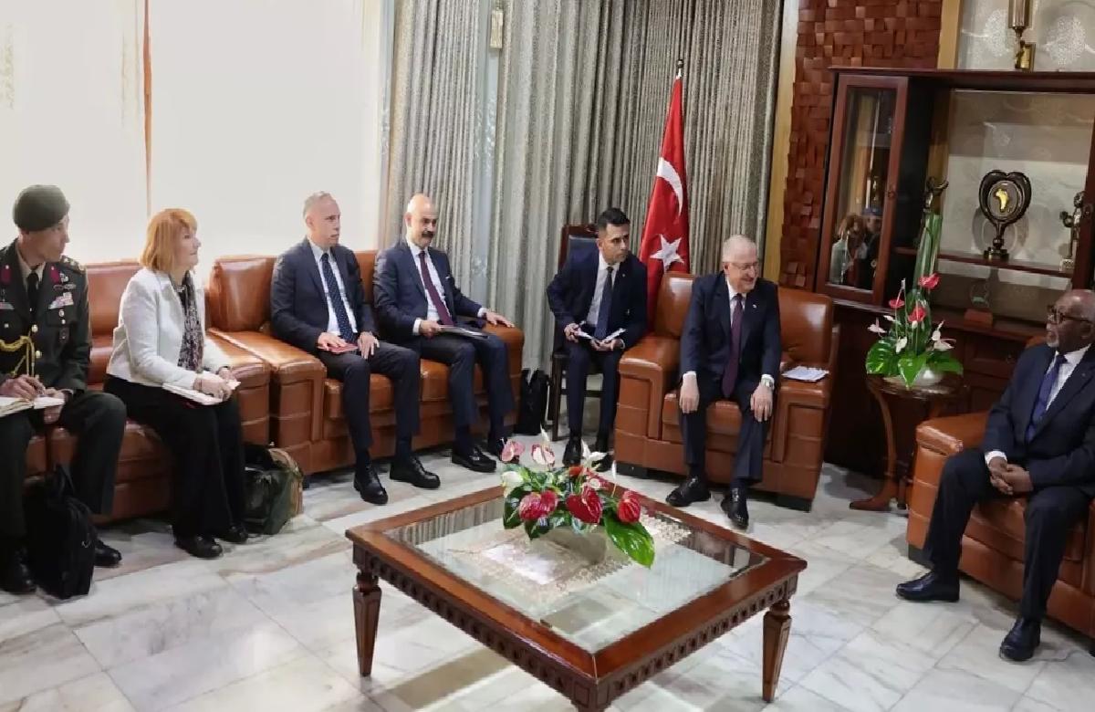 Bakan Güler Kamerun’da