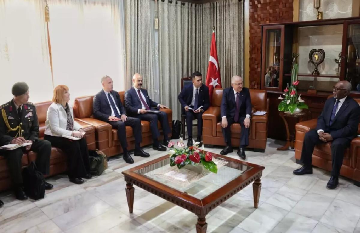 Bakan Güler Kamerun’da Resmi Temaslarda Bulundu
