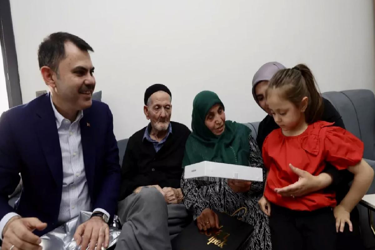 Bakan Kurum, Depremzedeleri Ziyaret Etti