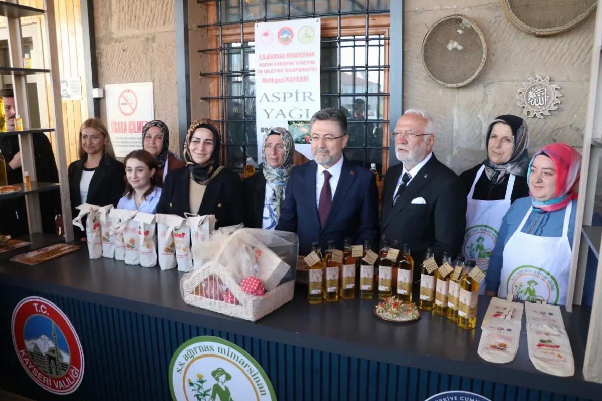 Bakan Yumaklı Ağırnas Kadın Kooperatifini Ziyaret Etti