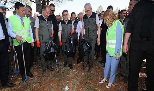 Bakandan yangınlara karşı vatandaşla birlikte orman temizliği