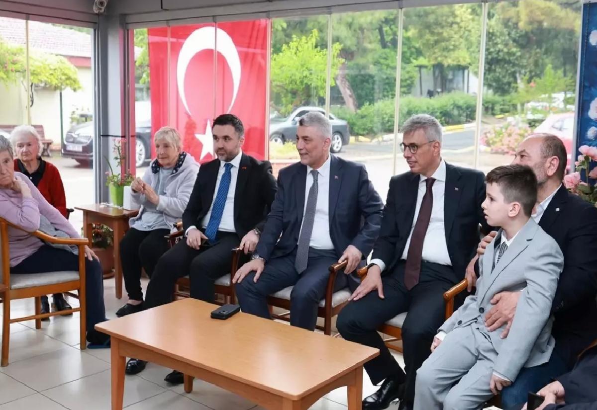 Bakanlar Huzurevi ve Çocuk Evlerini Ziyaret Etti