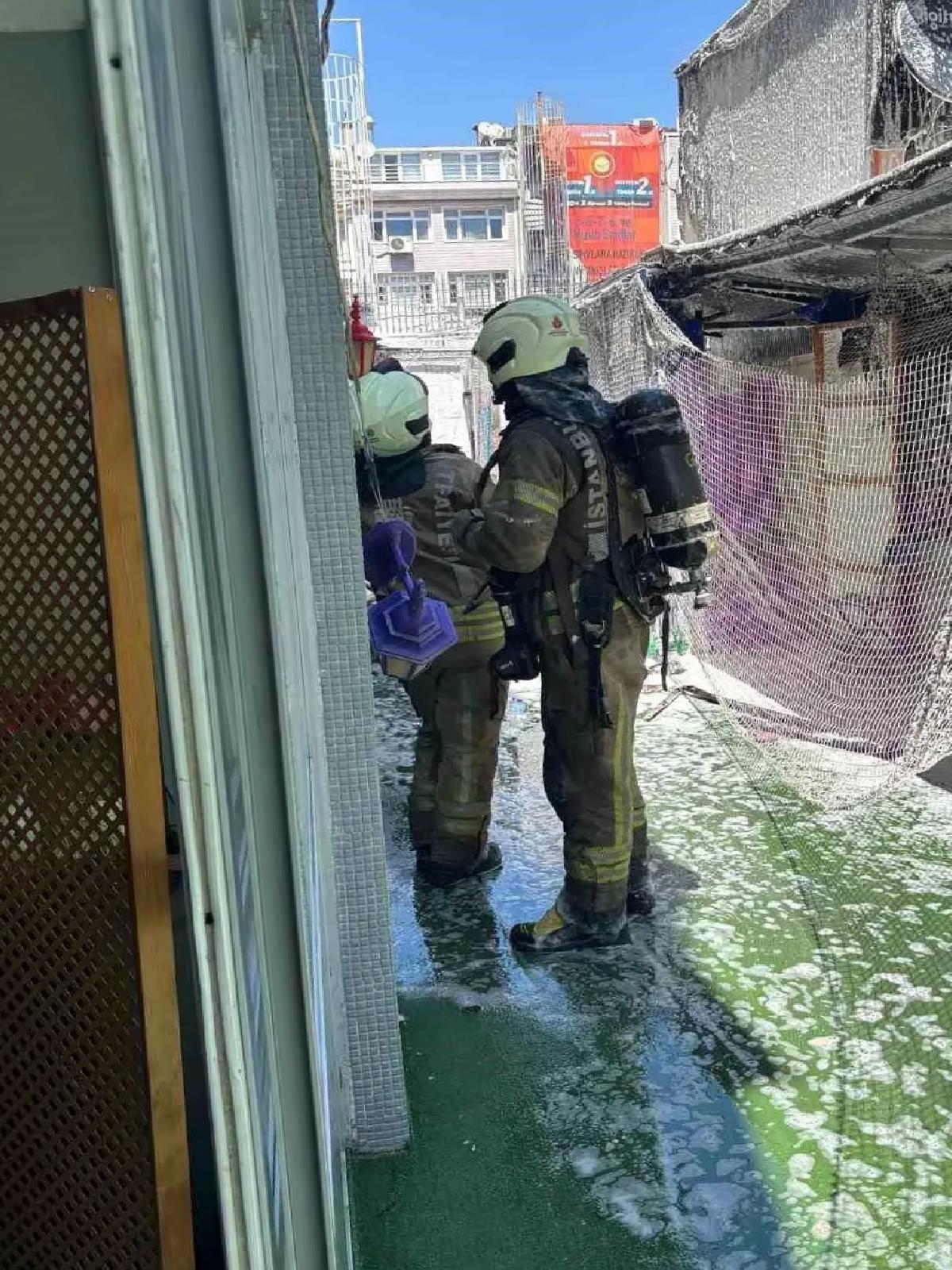 Bakırköy’de Çocuk Oyunuyla Yangın Çıktı