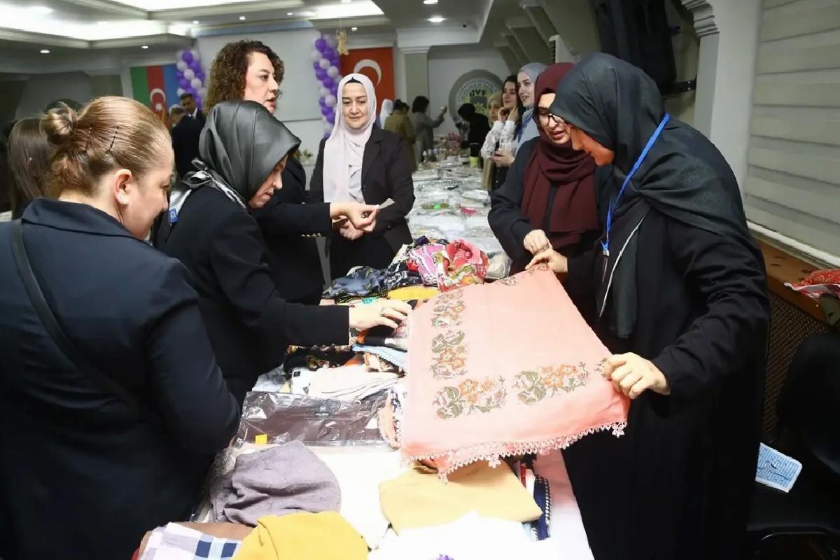 Bakü’de, Azerbaycanlı ve Türk kadınlar ortak kermes düzenledi