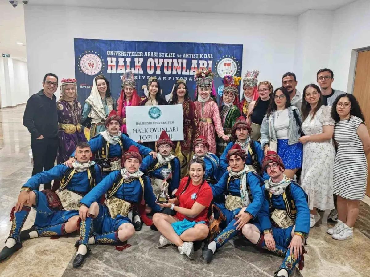Balıkesir Üniversitesi’nden Zeybekler Kategorisinde İkincilik