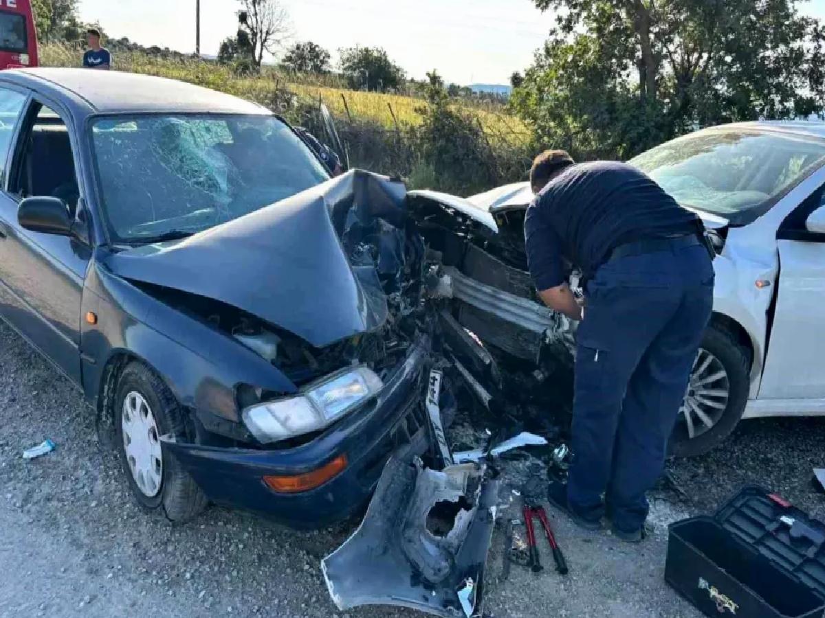 Balıkesir’de Kafa Kafaya Trafik Kazası