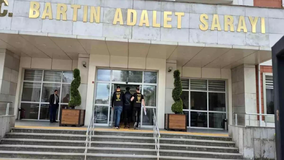 Bartan’da Aranan Zanlı Baza Altında Yakalandı