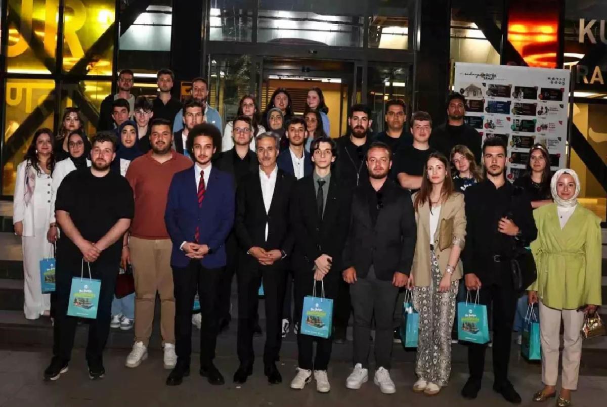 Başkan Alemdar, Gençlerle Bir Araya Gelerek Gelecek Hedeflerini Paylaştı