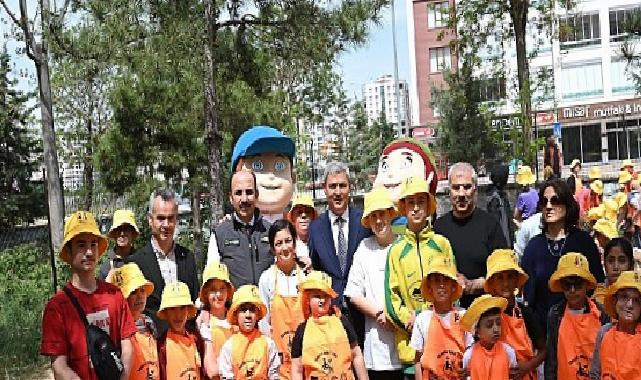 Başkan Altay Özel Gençlerle Birlikte Sebze Fidelerini Toprakla Buluşturdu