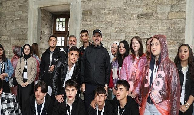 Başkan Altay YHT ile Günübirlik İstanbul Gezisine Katılan Öğrencilere Eşlik Etti