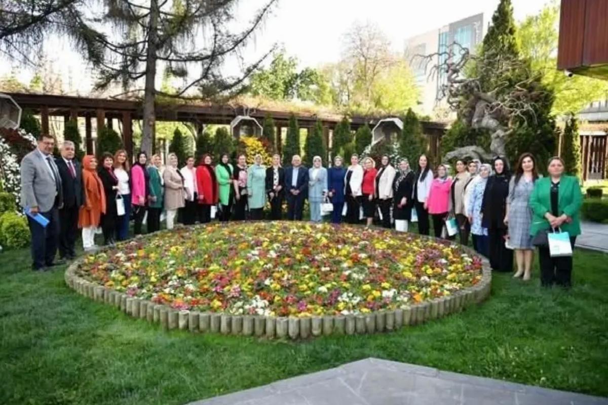 Başkan Büyükkılıç, kadın muhtarların Anneler Gününü kutladı