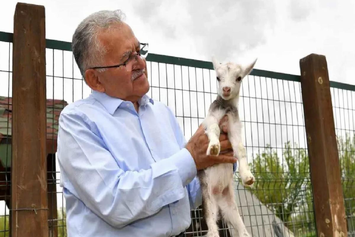 Başkan Büyükkılıç, Kayseri Hayvanat Bahçesi’ni Ziyaret Etti