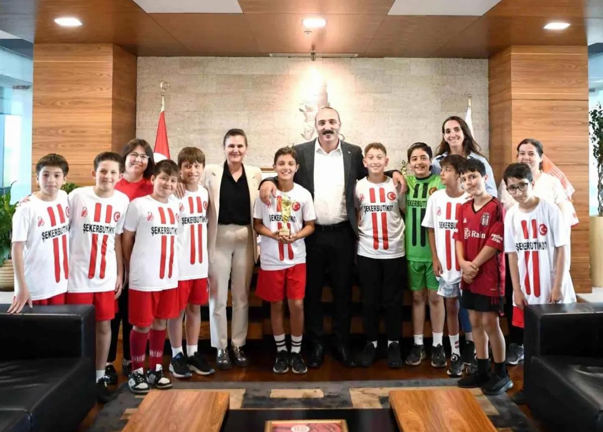 Başkan Kotan, 23 Nisan Futbol Turnuvası Şampiyonlarını Makamında Ağırladı