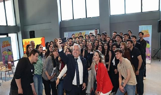 Başkan Şadi Özdemir Gençlik Bayramı’nda gençlerle buluştu