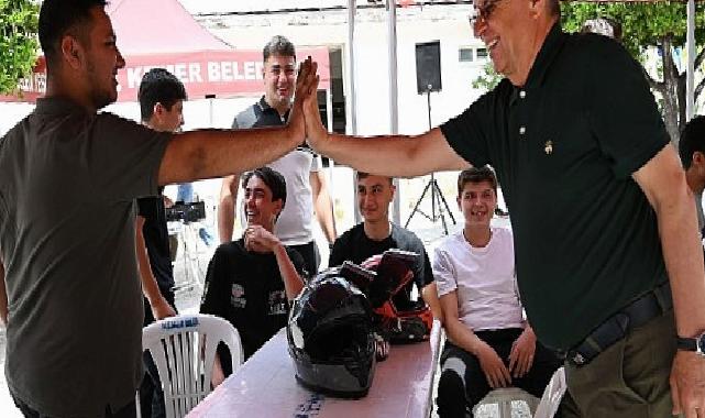 Başkan Topaloğlu, liselilerin kermesine katıldı