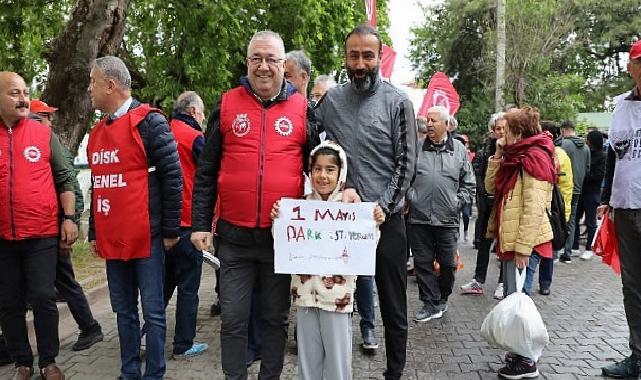 Başkan Zeyrek, 1 Mayıs’ta Emekçilerle Omuz Omuza Yürüdü