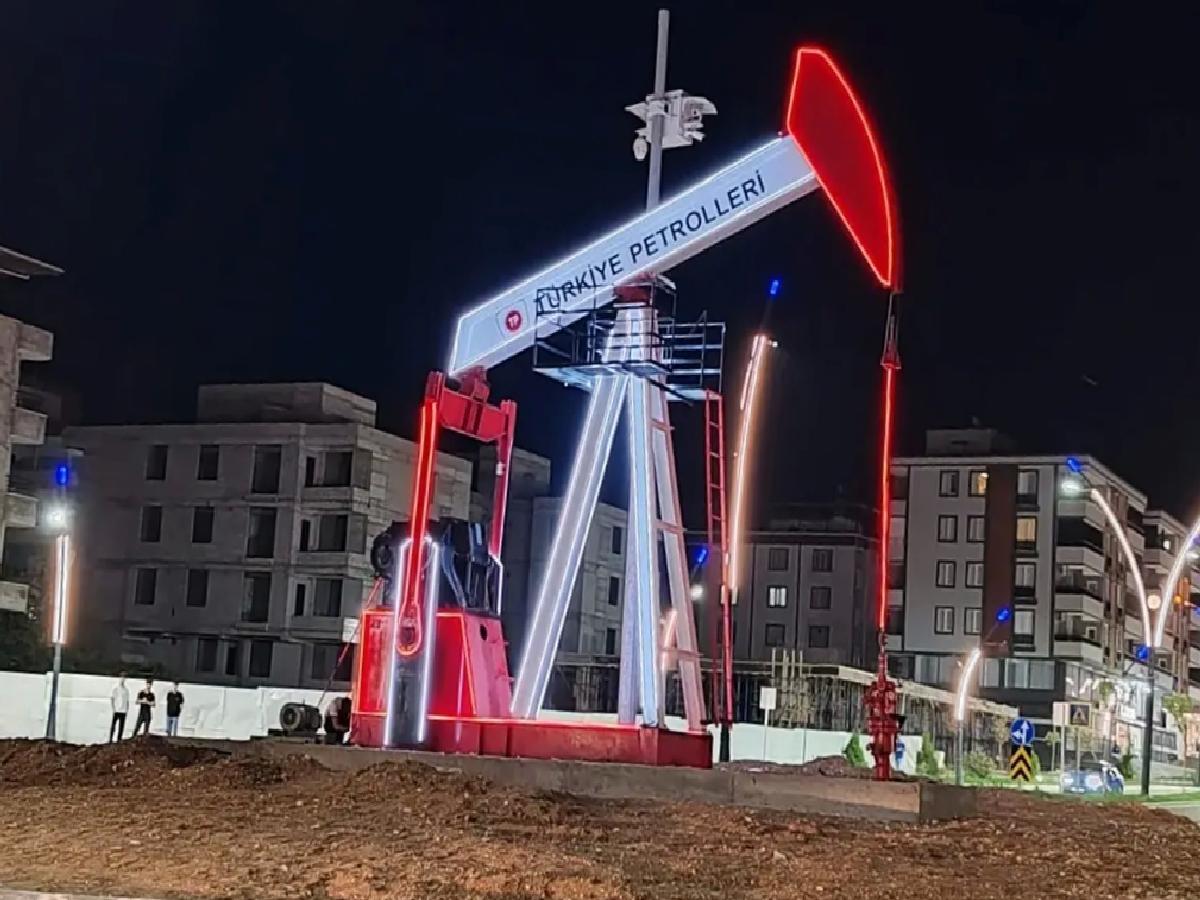 Batman’a Petrol Pompası Anıtı