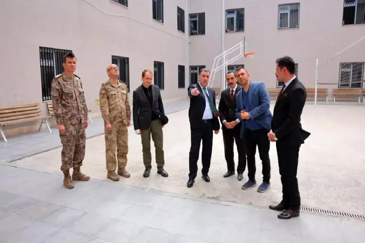Bayburt Valisi Geri Gönderme Merkezi’ni Ziyaret Etti