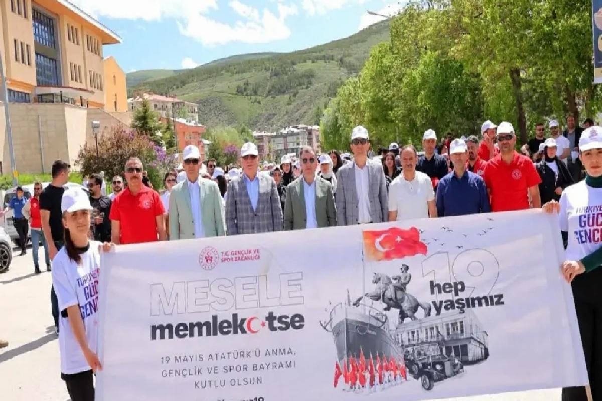 Bayburt’ta Gençlik Yürüyüşü Coşkusu
