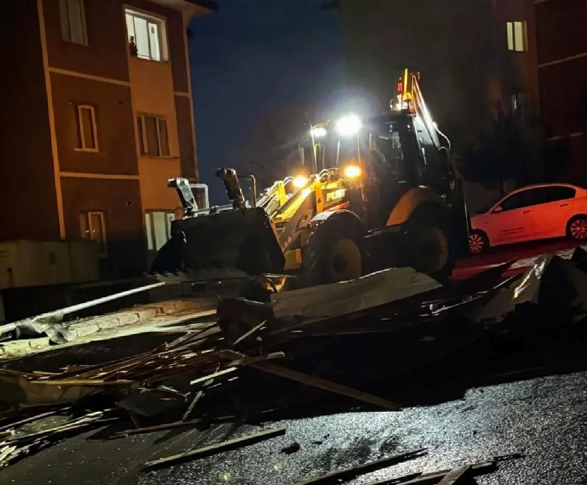 Bayburt’ta Kuvvetli Rüzgar Etkili Oldu
