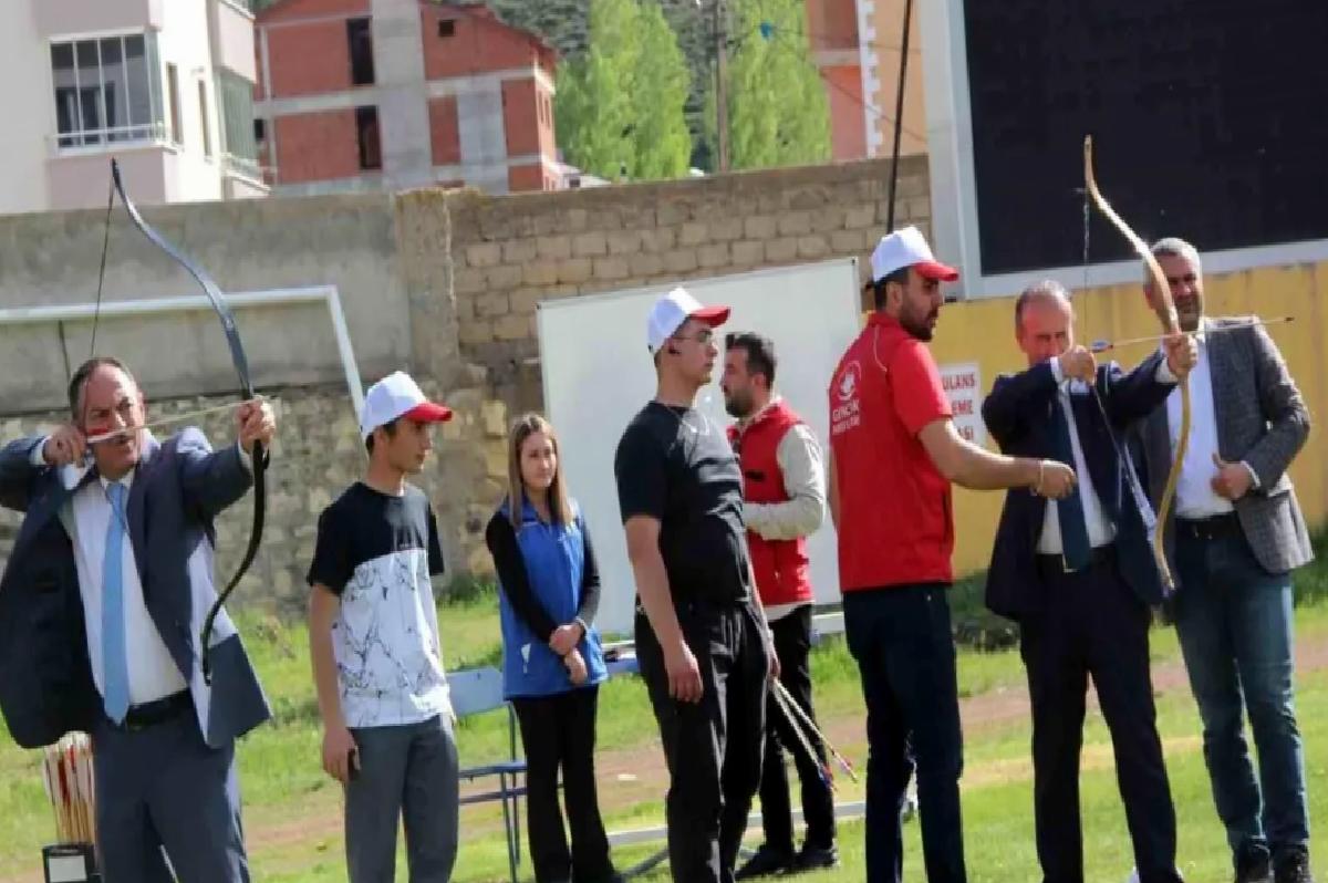 Bayburt’ta Okçuluk Turnuvası Düzenlendi