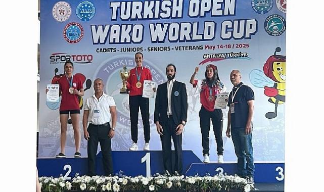 Bayraklılı sporcu dünya şampiyonu oldu