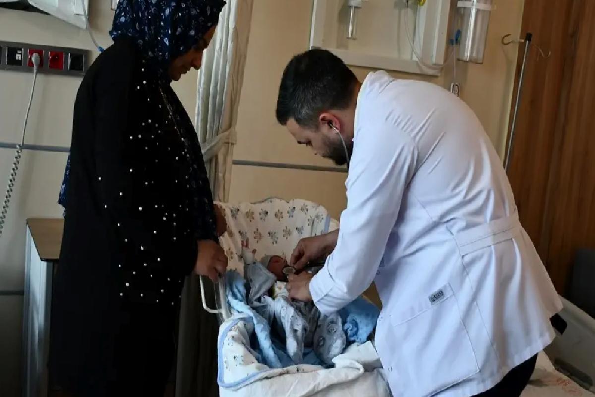 Bebeğin Yemek Borusundaki Badem Şekeri Çıkarıldı
