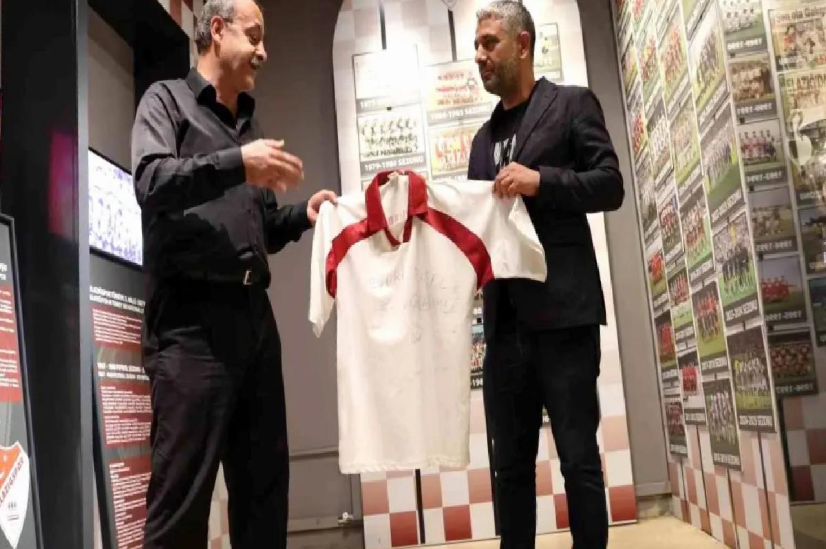 Bedri Yücel, Elazığspor’un Tarihi Formasını Müzeye Bağışladı