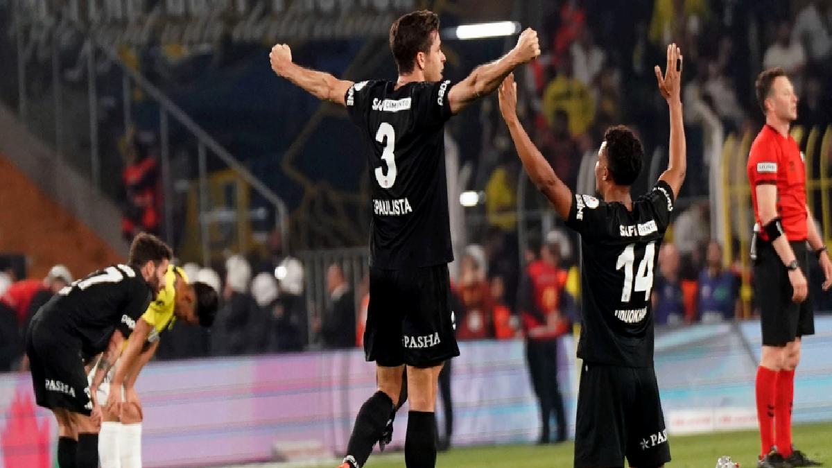 Beşiktaş, Fenerbahçe karşısında 20 yıl sonra ilki başardı