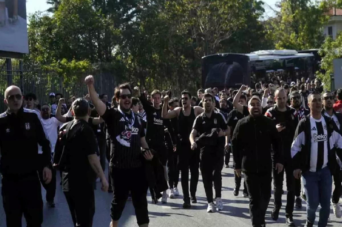 Beşiktaşlı Taraftarlar Derbi İçin Kadıköy’de